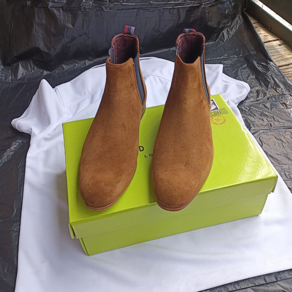 Chelsea Boot - Picture 2 of 4